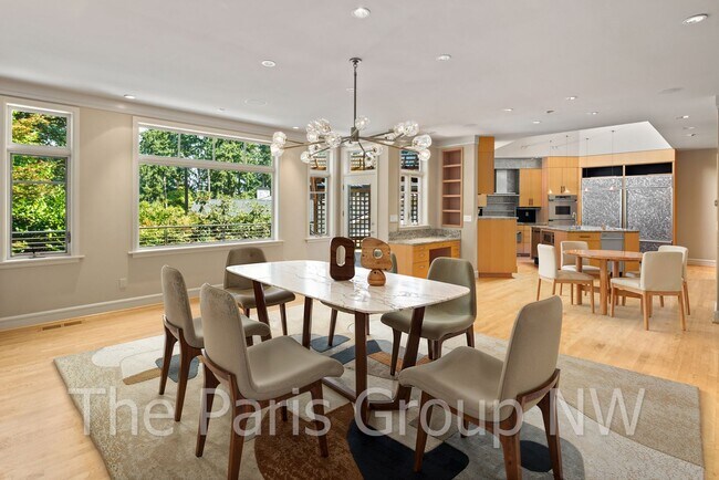 Foto del edificio - Extraordinary Custom Enatai Home *4min to DT Bellevue *High End Finishes * Central AC *EV Charger