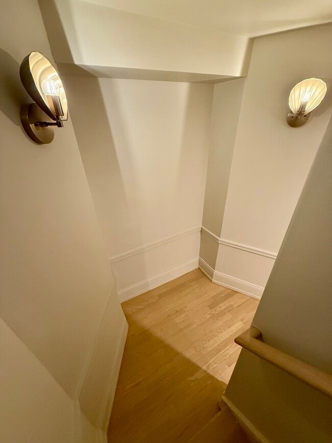 Photo - 1429 W Roscoe St Apartment