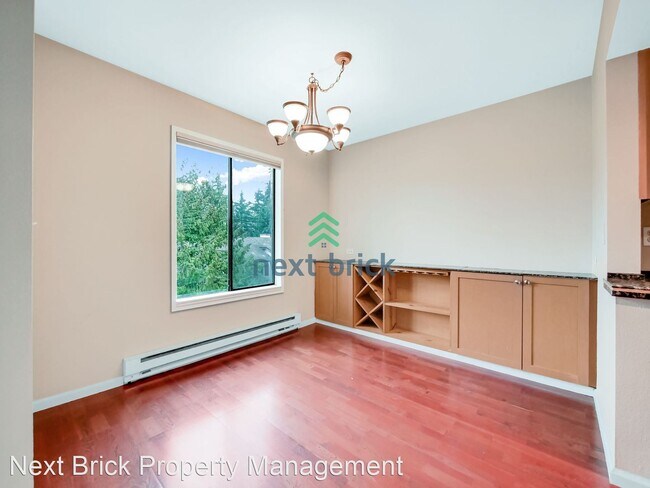 Building Photo - 2 br, 2 bath Condo - 10415 NE 32nd Pl Apt ...