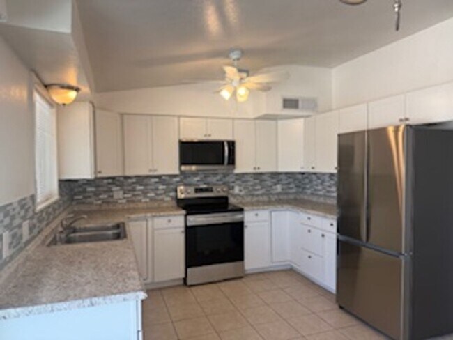 Building Photo - Casas Adobes Park