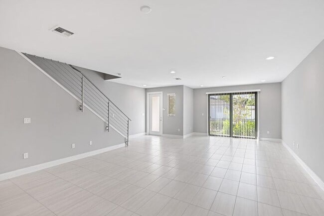 Building Photo - 3748 Lambert Ave