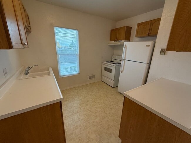 Building Photo - Alfi 1609 Triplex - Everett