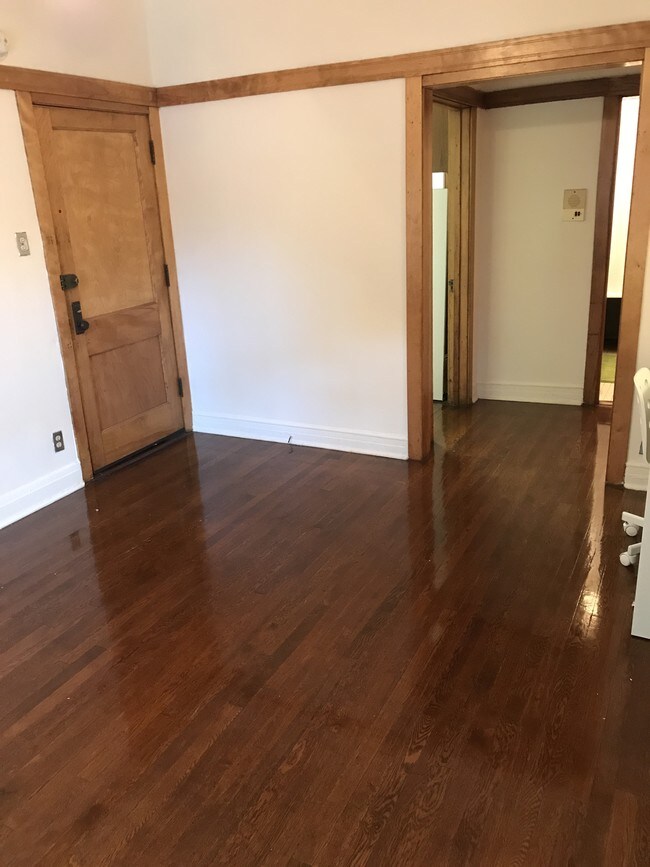 Foto del edificio - 2542 N Racine Ave