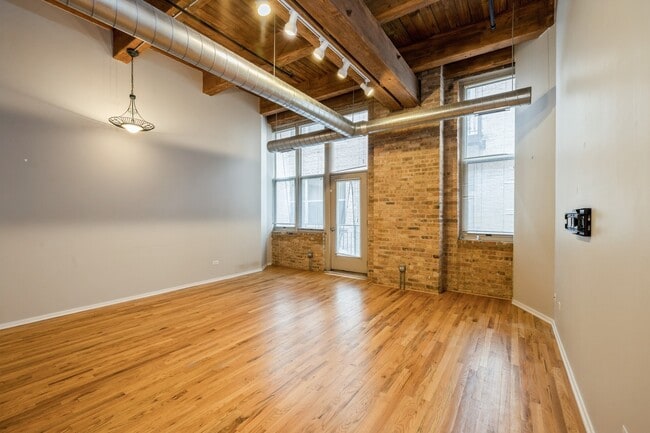 Building Photo - 1500 W Monroe St