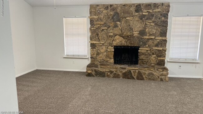 Building Photo - 905 Rose St