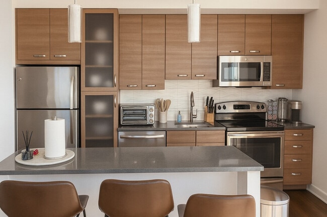 Building Photo - 1556 Spring Hill Rd