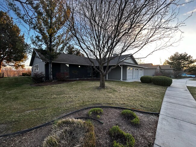 Foto del edificio - 454 N Pebble Beach Way