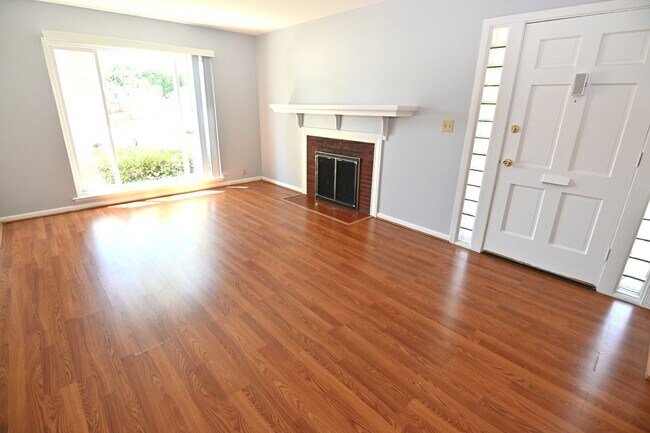 Foto del edificio - Darling Home 3 bd / 1 ba home near Valley Fair & Santana Row with HUGE backyard