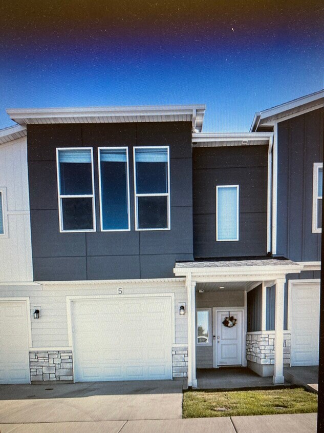 382 E 1850 N, North Ogden, UT 84414 Townhome Rentals in North Ogden UT