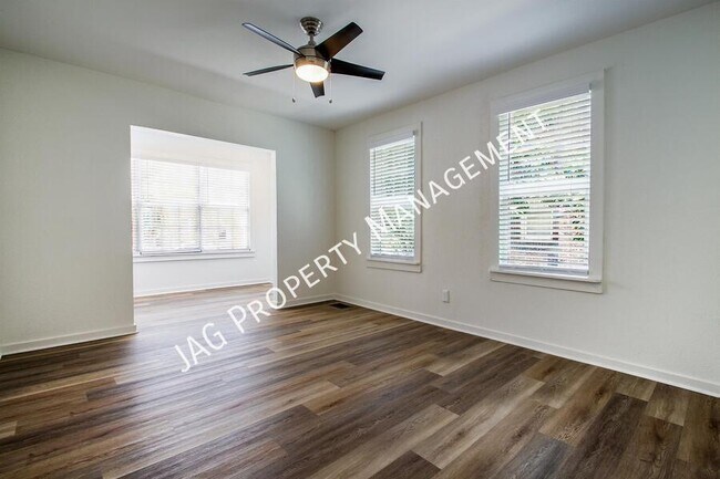 Foto del edificio - 2892 College St