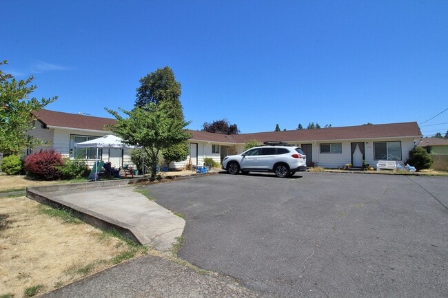 Building Photo - 2208-2208 NE 80th Ave