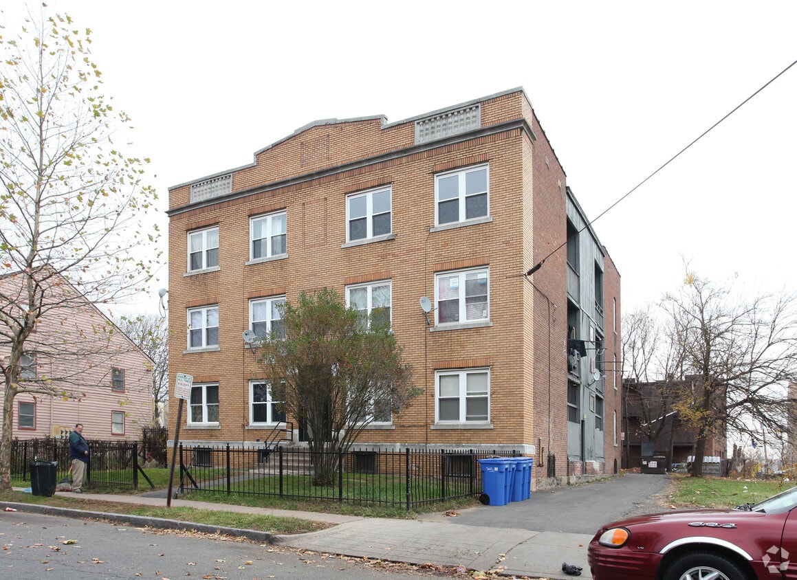 Building Photo - 108-110 Clark St