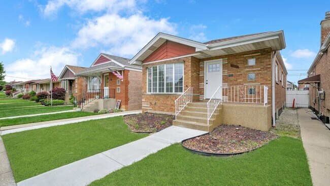 Photo - 6408 S Lamon Ave House