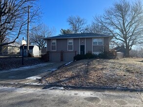 Building Photo - 1800 SE Abbey St