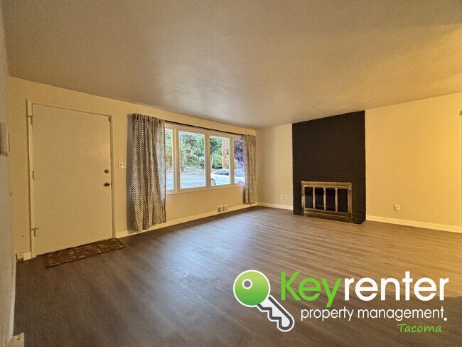 Building Photo - Updated 3 Bedroom Home with Huge Backyard ...