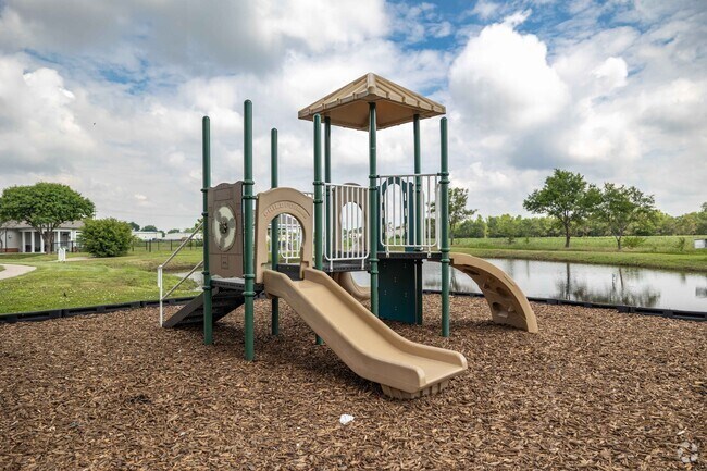 Patio de juegos - Fieldstone Apartments