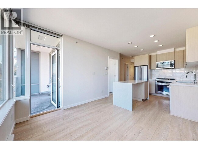 Building Photo - 530 Whiting Way