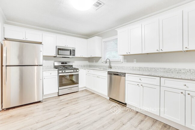 Building Photo - 5318 Zachary Dr