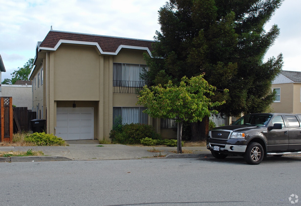 Primary Photo - 116 Chadbourne Ave