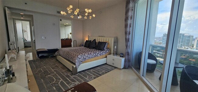 Building Photo - 15901 Collins Ave