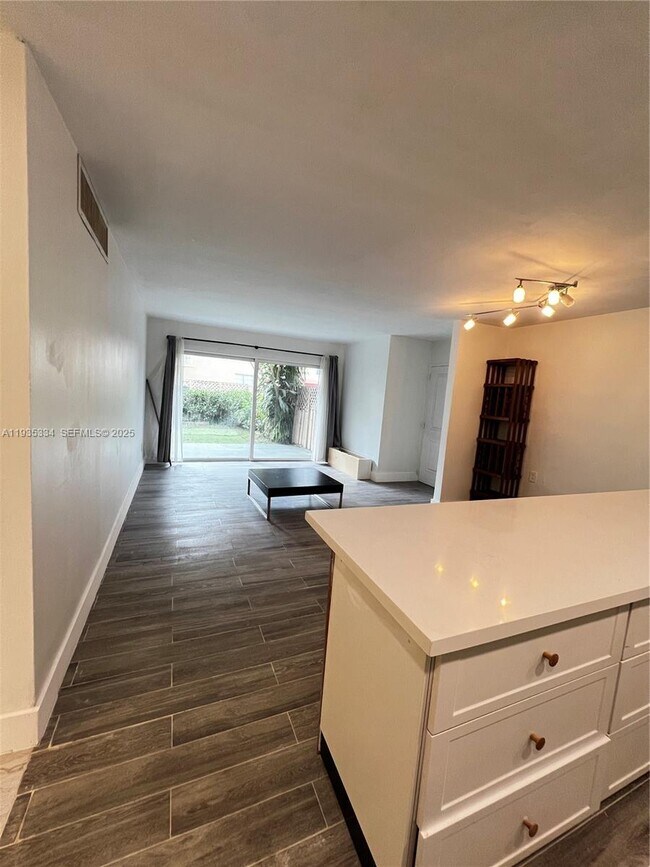 Foto del edificio - 4470 NW 79th Ave