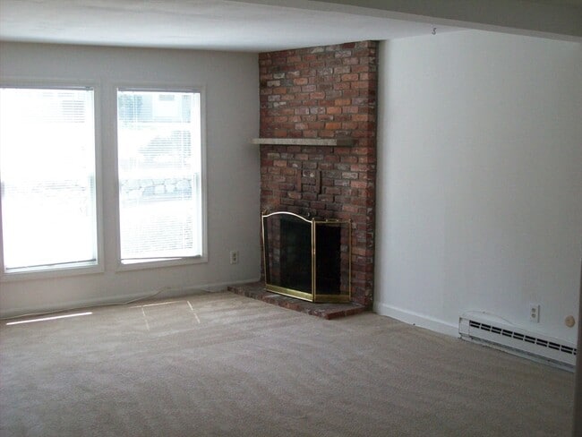 Building Photo - 15 Hines Ct
