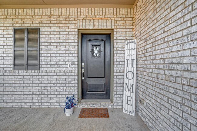 Building Photo - 30822 Lake Spur Mnr