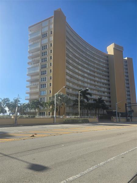 Building Photo - 328 N Ocean Blvd