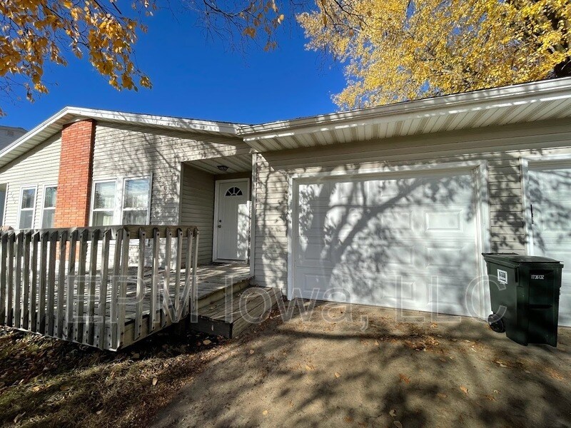 2209 W 4th St, Cedar Falls, IA 50613 House Rental in Cedar Falls, IA