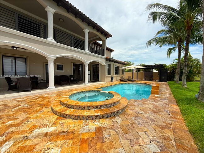 Foto del edificio - 15900 NW 83rd Pl