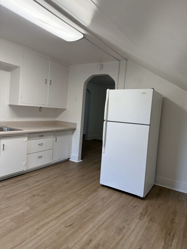 Foto del edificio - $850 - I Bedroom 1 Bathroom Apartment - Heart of the City