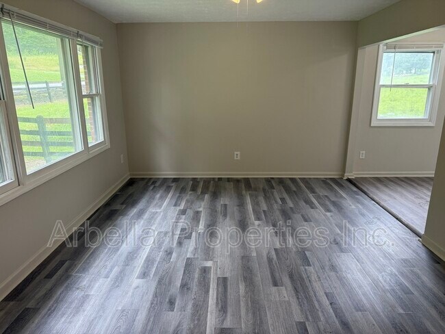 Foto del edificio - 230 Booher Ln