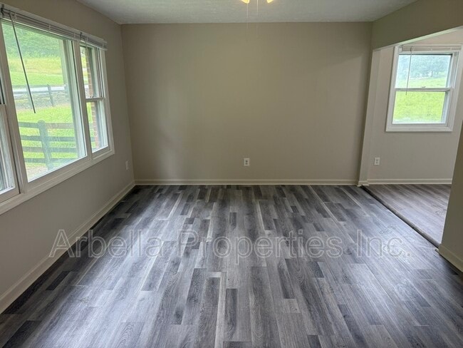 Building Photo - 230 Booher Ln