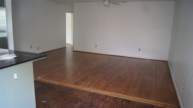 Building Photo - 3139 Castlewood St