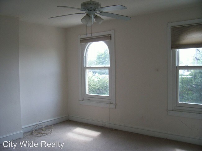 Foto del edificio - 3333 Spring Garden St