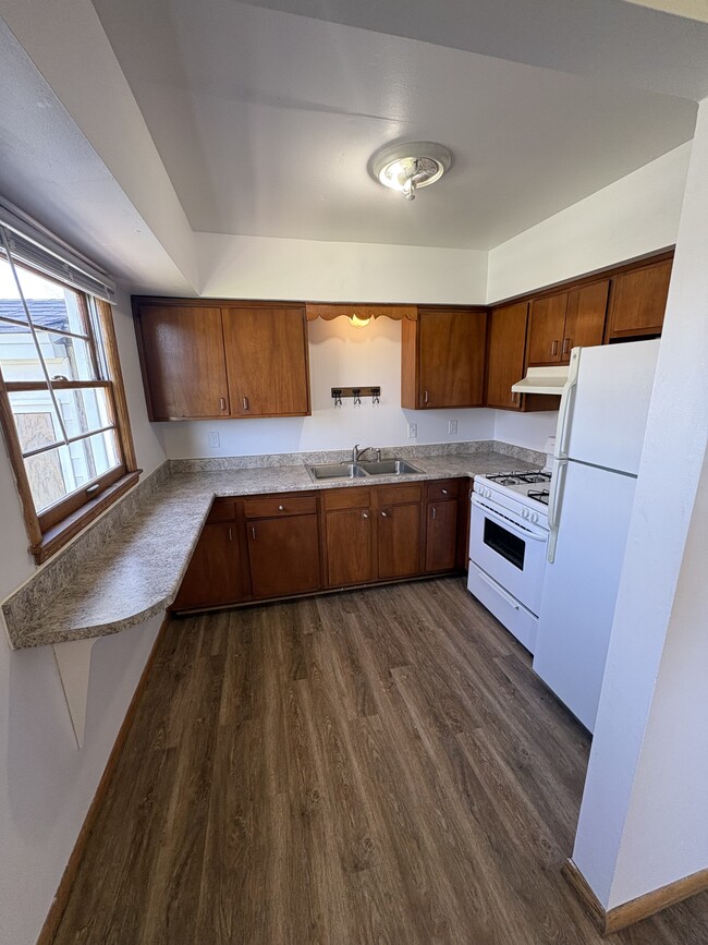 Building Photo - 2310 Melrose Dr