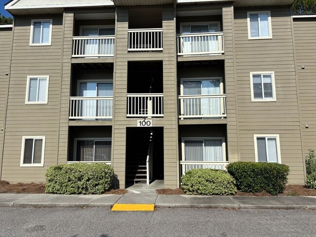 Building Photo - 2 BEDROOM 2 BATH ON 2ND FLOOR AT MYRTLE GREENS