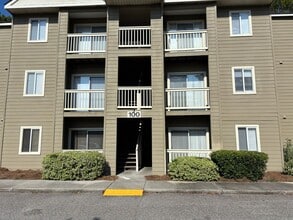 Building Photo - 100 Myrtle Greens Dr
