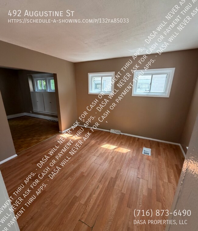 Building Photo - 492 Augustine St