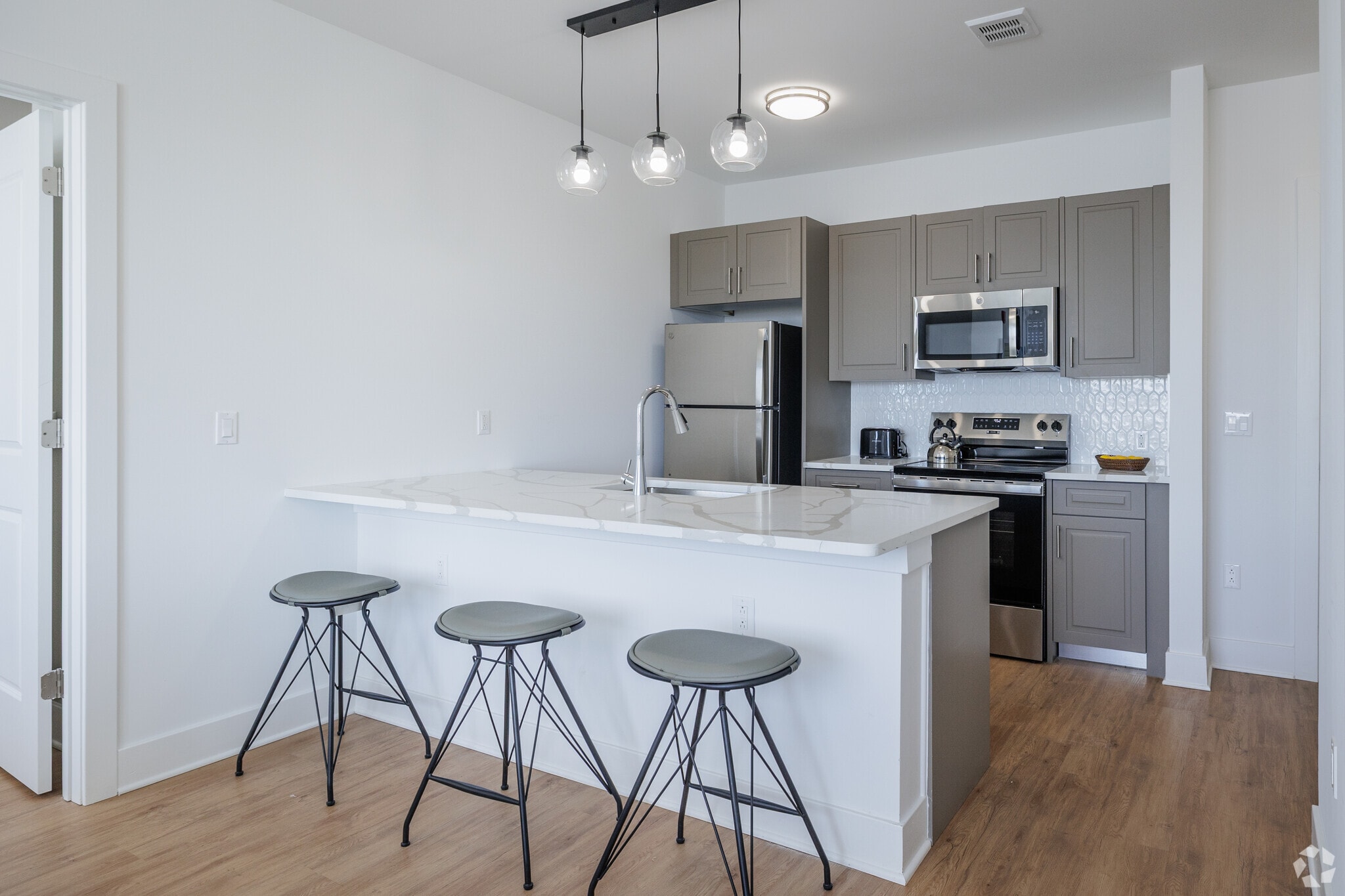 Meridia Little Ferry 100 — new luxury apartments at 110 Bergen Tpke, Little Ferry NJ, Bergen County