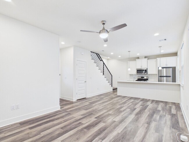 Foto del edificio - 6102 Caddie St