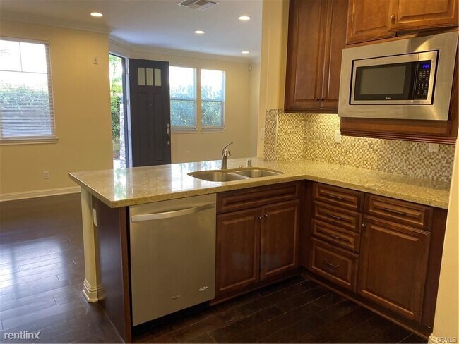 Foto del edificio - 3 br, 3.5 bath Condo - 978 Arcadia Ave Apt B