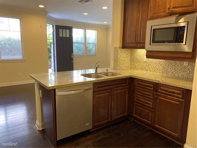 Building Photo - 3 br, 3.5 bath Condo - 978 Arcadia Ave Apt B