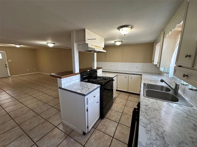 Building Photo - 161 Fm 1209 Unit A1