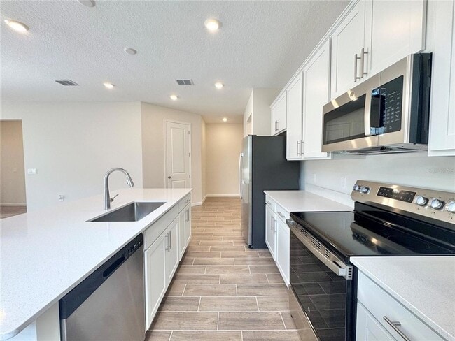 Building Photo - 656 Hennepin Lp