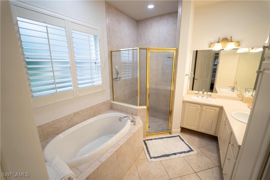 Foto del edificio - 5886 Paradise Cir
