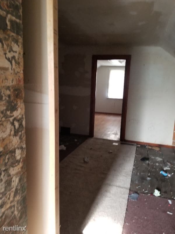 Building Photo - 3 br, 1.5 bath House - 11863 st louis mi