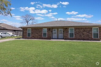 Building Photo - 1009 Cedar St