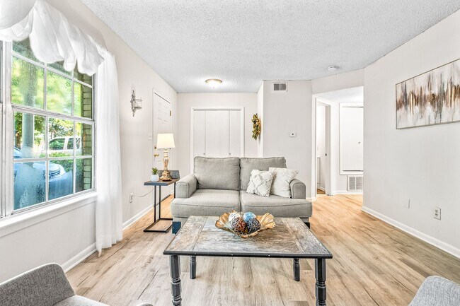 Foto del edificio - 744 N Fairfield Dr