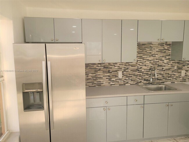Foto del edificio - 4172 SW 21st St